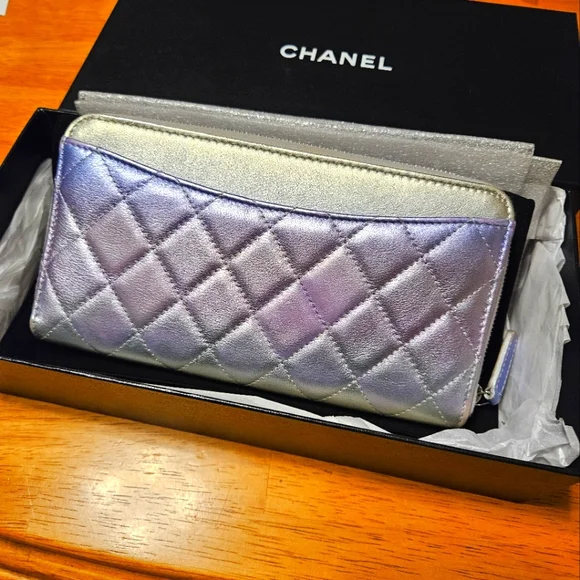 SOLD 🦄 💎Chanel Iridesent long zip wallet - Picture 5 of 13